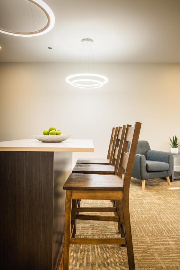 Quality Inn Sunshine Suites Terrace Exteriör bild
