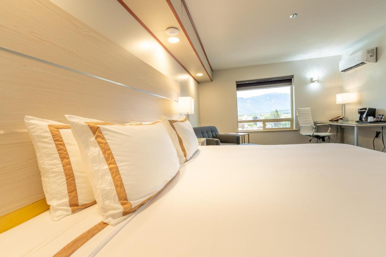 Quality Inn Sunshine Suites Terrace Exteriör bild